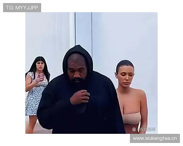 张志磊街头拎着比我房子还贵的包,路人都忍不住多看两眼 张志磊街头拎着比我房子还贵的包,路人都忍不住多看两眼