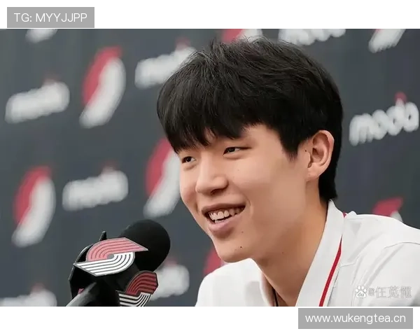 杨瀚森私下竟然这么佛系?球场上拼到爆,生活里像个大懒猫? 杨瀚森私下竟然这么佛系?球场上拼到爆,生活里像个大懒猫?